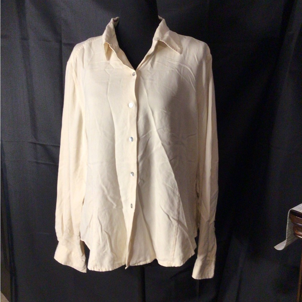 #888. Casual Corner Cream Button Down Shirt